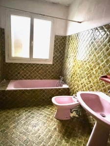 MIRANDE(32): MAISON TRADITIONNELLE 1975, 4 chambres, AU CALME, piscine couverte, 3000m2 terrain, impasse