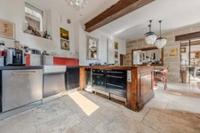 UZES(30): élégante MAISON BOURGEOISE, au cœur de UZES, au calme, jardin, piscine, intimité préservée