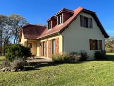 MARCIAC (32), MAISON DE CHARME de 1995, 130 m² habitables, 3200m2 terrain arboré, un peu cachée, vue, 4 chambres, grand sejour, SANS NUISANCE 