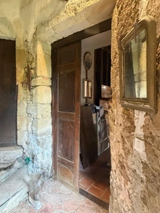 MARCIAC (32): Former seigniory, beautiful 14th-century castle on +3hectares, hidden at the end of the road, no neighbors, in the countryside, 500m2 of living space, heated swimming pool, discover the 
