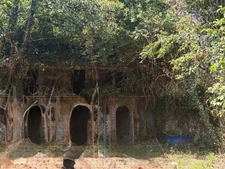 PLAISANCE du GERS proche(32): ANCIENNE PROPRIETE BOURGEOISE avec dépendances, bois, petit etang, 2 hectares,CALME, sans vis à vis,