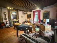 MARCIAC (32): Former seigniory, beautiful 14th-century castle on +3hectares, hidden at the end of the road, no neighbors, in the countryside, 500m2 of living space, heated swimming pool, discover the 