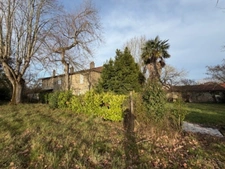 PLAISANCE DU GERS (32): Elegant bourgeois house with garages and outbuildings, in original condition, 190m2 on landscaped grounds of 5,000m2, in a quiet location. 