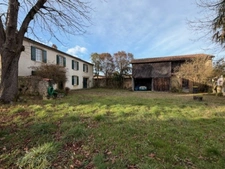PLAISANCE DU GERS (32): Elegant bourgeois house with garages and outbuildings, in original condition, 190m2 on landscaped grounds of 5,000m2, in a quiet location. 