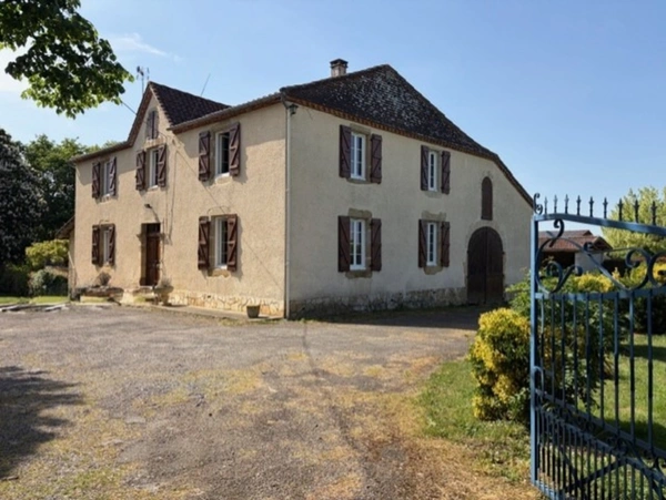PLAISANCE du Gers (32) proche, BELLE PROPRIETE RURALE, 5 chambres, dépendances, CALME, sans vis à vis, terrain environ 4000m2 environ,