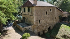 MARCIAC(32) proche: AUTHENTIQUE MOULIN SEIGNEURIAL d'EXCEPTION  des XIV-XVIIIs, caché, avec son bief baignable, 1.5 HECTARE, élégante rénovation, meublé, tennis, RARE