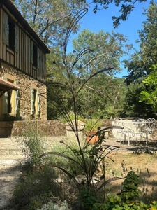 MARCIAC(32) proche: AUTHENTIQUE MOULIN SEIGNEURIAL d'EXCEPTION  des XIV-XVIIIs, caché, avec son bief baignable, 1.5 HECTARE, élégante rénovation, meublé, tennis, RARE
