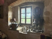 MARCIAC (32): Former seigniory, beautiful 14th-century castle on +3hectares, hidden at the end of the road, no neighbors, in the countryside, 500m2 of living space, heated swimming pool, discover the 