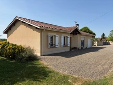 PLAISANCE (32): agréable MAISON de 2009, 3 chambres, gande piece de vie, VUE, calme, 2300m2 jardin clos plat.