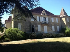 Gers (32), VERY BEAUTIFUL FAMILY CASTLE, 45HA with outbuildings, somewhat hidden, in a dominant position, a beautiful history 
