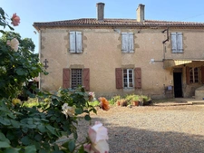  PLAISANCE (32); AUTHENTIC GASCONNE HOUSE 300M2 in its original condition, somewhat hidden, 1HA large outbuildings...
