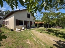 PLAISANCE (32) nearby: BEAUTIFUL renovated COUNTRY HOUSE 170m2, economical, no NEIGHBORS, QUIET location, enclosed garden 3300m2, outbuildings 