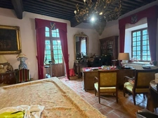 MARCIAC (32): Former seigniory, beautiful 14th-century castle on +3hectares, hidden at the end of the road, no neighbors, in the countryside, 500m2 of living space, heated swimming pool, discover the 