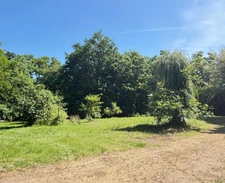 Nogaro(32) 7 km, ANCIENNE METAIRIE GASCONNE 280m2 dont 160m2 habtiables sur 4.5ha, au bout d'un long chemin, CACHEE, SANS VIS A VIS, 5 ha de bois et terres, AU CALME, dépendances, rare