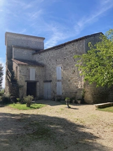 Department (32): ELEGANT 19TH CENTURY CASTLE, requiring no work, medieval foundations with moat, swimming pool, on 9100m2 enclosed garden. 
