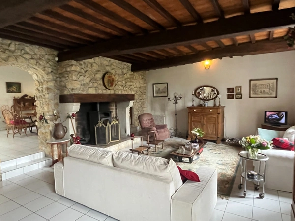 PLAISANCE DU GERS 10 min: ELEGANTE MAISON DE CARACTERE, restaurée par architecte, 320m2, 4700m2 en partie clos