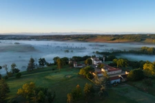 Élégant château du XIXᵉ siècle sur 70 ha, vue panoramique sur les Pyrénées, à 1h30 de Toulouse-Blagnac.