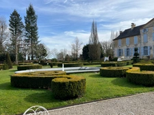Elegant 18th-century château, requiring no work, on 1 hectare enclosed by walls, landscaped garden, chapel, orangery, outbuildings, ideal for family or events, near Pau, Lourdes, Marciac, Tarbes...