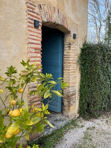 Elegant 18th-century château, requiring no work, on 1 hectare enclosed by walls, landscaped garden, chapel, orangery, outbuildings, ideal for family or events, near Pau, Lourdes, Marciac, Tarbes...