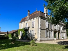 Dpt (32) NOGARO nearby, ELEGANT NOTABLES' HOUSE, economical, from the 19th century, 600M2, centuries-old park, U-shaped outbuildings, 11 ha, no work required, 