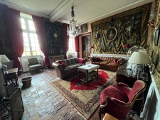 Elegant 18th-century château, requiring no work, on 1 hectare enclosed by walls, landscaped garden, chapel, orangery, outbuildings, ideal for family or events, near Pau, Lourdes, Marciac, Tarbes...