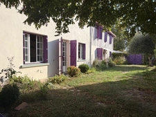 PLAISANCE (32) centre, élegante MAISON DE MAITRE XVIIIs, sans travaux, 190m2 sur 800m2 de jardin clos et paysagé, belle dépendance, chauffage central , 4chambres dont 1 au rez-de-chaussée, salon 44m2