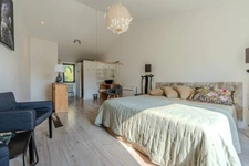 UZES(30): élégante MAISON BOURGEOISE, au cœur de UZES, au calme, jardin, piscine, intimité préservée