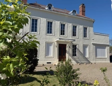 PLAISANCE DU GERS (32), ELEGANTE et HISTORIQUE MAISON BOURGEOISE, dépendances, garage, 3200m² clos et paysagé.