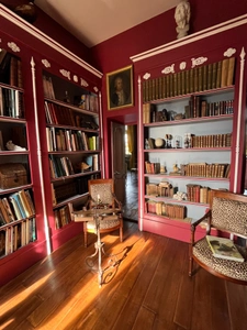 Elegant 18th-century château, requiring no work, on 1 hectare enclosed by walls, landscaped garden, chapel, orangery, outbuildings, ideal for family or events, near Pau, Lourdes, Marciac, Tarbes...