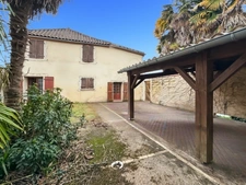 Near Plaisance du Gers (32), elegant 307m2 stone village house with 150m2 enclosed garden, no work required.
