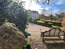 Elegant 18th-century château, requiring no work, on 1 hectare enclosed by walls, landscaped garden, chapel, orangery, outbuildings, ideal for family or events, near Pau, Lourdes, Marciac, Tarbes...