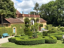 Elegant 18th-century château, requiring no work, on 1 hectare enclosed by walls, landscaped garden, chapel, orangery, outbuildings, ideal for family or events, near Pau, Lourdes, Marciac, Tarbes...