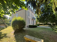 Marciac (32) VERY ELEGANT MANOR HOUSE, requiring no work, with an artist's house or gîte, walled centuries-old park