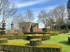 Elegant 18th-century château, requiring no work, on 1 hectare enclosed by walls, landscaped garden, chapel, orangery, outbuildings, ideal for family or events, near Pau, Lourdes, Marciac, Tarbes...