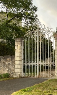 Department (32): ELEGANT 19TH CENTURY CASTLE, requiring no work, medieval foundations with moat, swimming pool, on 9100m2 enclosed garden. 