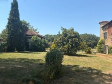 MARCIAC (32): Former seigniory, beautiful 14th-century castle on +3hectares, hidden at the end of the road, no neighbors, in the countryside, 500m2 of living space, heated swimming pool, discover the 