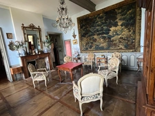 Elegant 18th-century château, requiring no work, on 1 hectare enclosed by walls, landscaped garden, chapel, orangery, outbuildings, ideal for family or events, near Pau, Lourdes, Marciac, Tarbes...