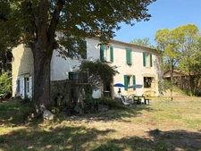 PLAISANCE DU GERS(32): MAISON BOURGEOISE avec garages et dependances , dans son jus, 190m2 sur terrain paysagé et pâture de 5.000m2, au calme, 