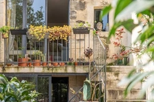 UZES(30): élégante MAISON BOURGEOISE, au cœur de UZES, au calme, jardin, piscine, intimité préservée
