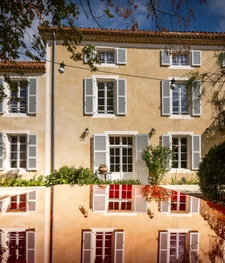 Department (32): ELEGANT 19TH CENTURY CASTLE, requiring no work, medieval foundations with moat, swimming pool, on 9100m2 enclosed garden. 