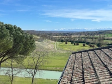Élégant château du XIXᵉ siècle sur 70 ha, vue panoramique sur les Pyrénées, à 1h30 de Toulouse-Blagnac.