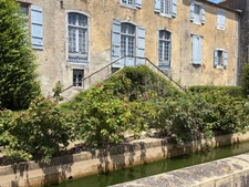 Elegant 18th-century château, requiring no work, on 1 hectare enclosed by walls, landscaped garden, chapel, orangery, outbuildings, ideal for family or events, near Pau, Lourdes, Marciac, Tarbes...