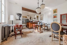 UZES(30): élégante MAISON BOURGEOISE, au cœur de UZES, au calme, jardin, piscine, intimité préservée