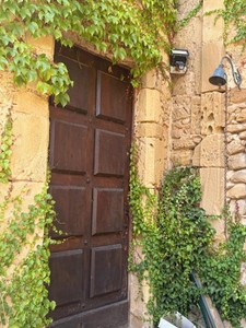 MARCIAC (32): Former seigniory, beautiful 14th-century castle on +3hectares, hidden at the end of the road, no neighbors, in the countryside, 500m2 of living space, heated swimming pool, discover the 