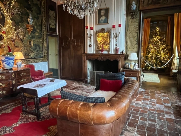 ELEGANT CHATEAU XVIIIs, sans travaux, sur 1 hectare clos de murs, jardin paysagé, chapelle, orangerie, dépendances, pour famille, evenementiel  près de Pau, Lourdes, Marciac, Tarbes ...