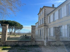 Élégant château du XIXᵉ siècle sur 70 ha, vue panoramique sur les Pyrénées, à 1h30 de Toulouse-Blagnac.
