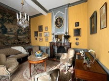 Elegant 18th-century château, requiring no work, on 1 hectare enclosed by walls, landscaped garden, chapel, orangery, outbuildings, ideal for family or events, near Pau, Lourdes, Marciac, Tarbes...