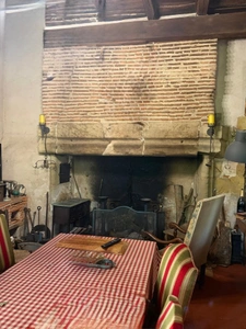 MARCIAC (32): Former seigniory, beautiful 14th-century castle on +3hectares, hidden at the end of the road, no neighbors, in the countryside, 500m2 of living space, heated swimming pool, discover the 