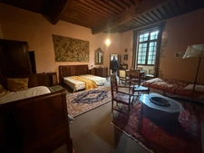 MARCIAC (32): Former seigniory, beautiful 14th-century castle on +3hectares, hidden at the end of the road, no neighbors, in the countryside, 500m2 of living space, heated swimming pool, discover the 