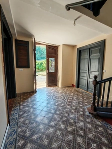Near Plaisance (32) and Maubourguet (65): In a peaceful setting, a beautiful 180m² rural property on 1.5 hectares of wooded land, requiring no work, with no overlooking neighbors... A truly special pl